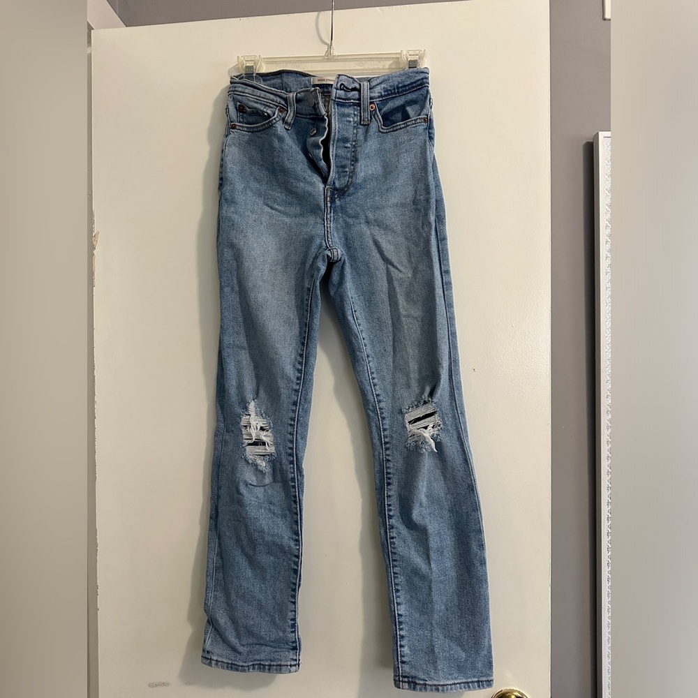 Levi’s Blue distressed wedgie straight fit jeans